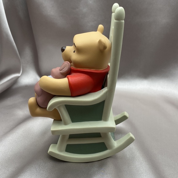 Disney Pooh and Friends Sweet Dreams Little One hand crafted, porcelain figurine - Picture 3 of 8